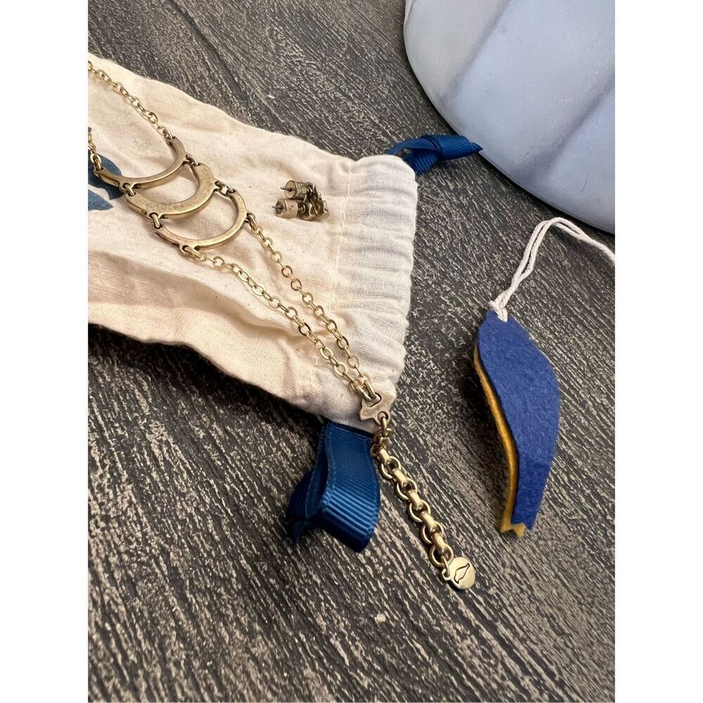CHLOE + ISABEL BRACELET & EARRINGS SET - Picture 6 of 8